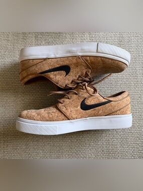NIKE Cork SB Low-Top Sneakers